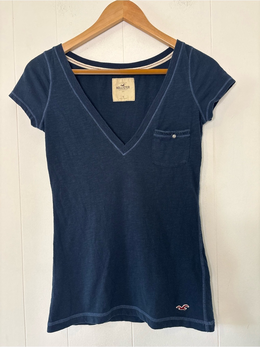 Hollister Y2K V-Neck Short Sleeve Pocket Tee Shirt (Navy Blue) 2000s Size Small